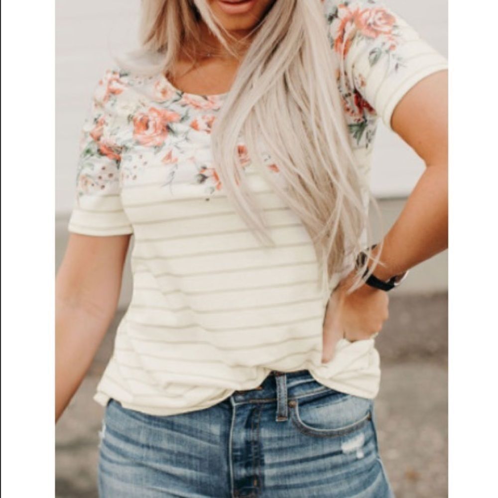 🌺Spring vibe floral and stripped tee - Picture 3 of 6